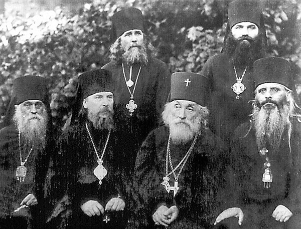 Image - Bishops of the Ukrainian exarchate of the Russian Orthodox Church at the 1926 sobor in Kyiv.