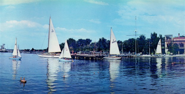 Image -- Yachting on the Boh River estuary near Mykolaiv.