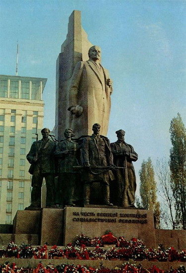 Image - Vasyl Borodai and Valentyn Znoba: the October Revolution monument in Kyiv (erected 1977, dismantled 1991).