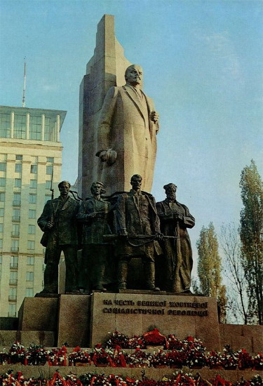 Image -- Vasyl Borodai and Valentyn Znoba: the October Revolution monument in Kyiv (erected 1977, dismantled 1991).