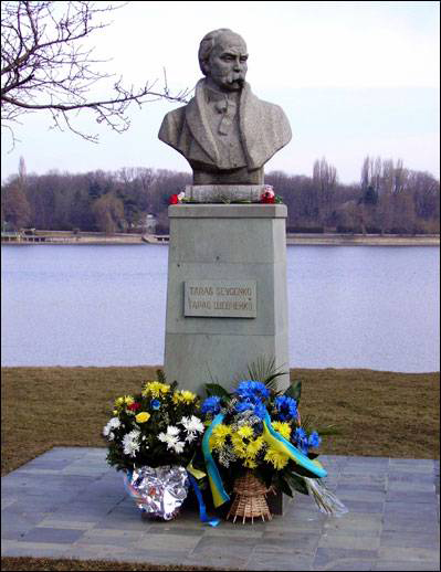 Image - Bucharest: Taras Shevchenko monument.