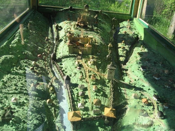 Image - A model of the Busha fortress.