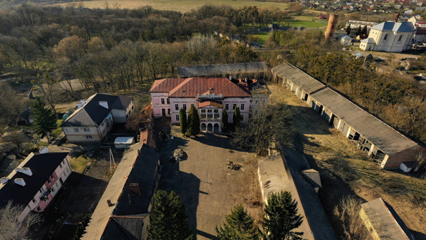 Image - Busk, Lviv oblast: the Badeni palace (aerial view).