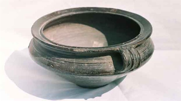 Image -- A Cherniakhiv culture vase (Vinnytsia region).