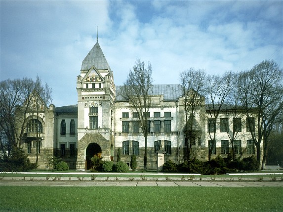 Image -- The Chernihiv Korolenko Library, formerlt the Nobility and Peasants Land Bank (early 20th century).