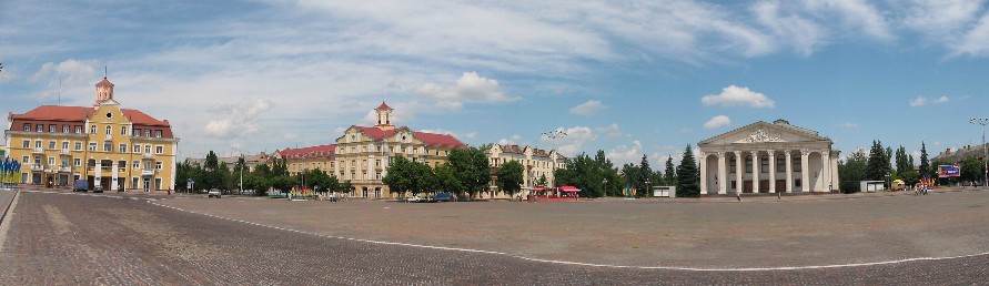 Image - The Red Square in Chernihiv with the Taras Shevchenko Theater on the right.