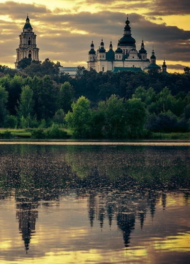 Image -- Chernihiv: view of the Trinity Cathedral.