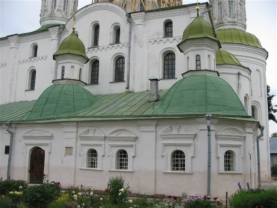 Image -- The side altar (where the monastery's patron, Yakiv K. Lyzohub, was buried) of the Cathedral of the Dormition at the Yeletsky Monastery in Chernihiv.