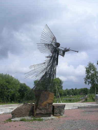 Image - Chornobyl: Archangel with Trumpet monument.