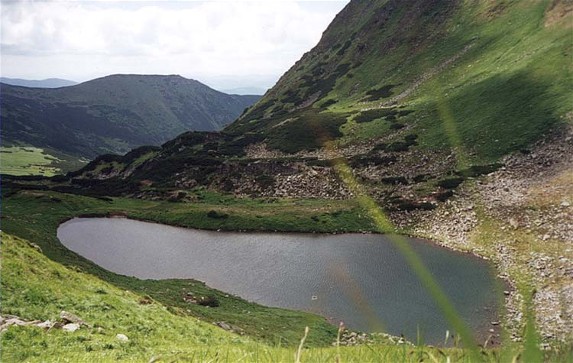 Image - Brebenskul Lake in the Chornohora (Carpathians).