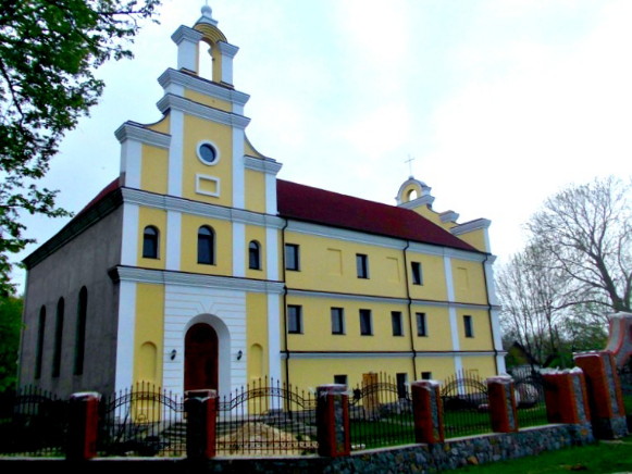 Image -- Chudniv, Zhytomyr oblast: Franciscan church (1760).