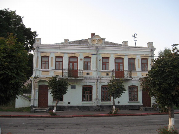 Image - Chudniv, Zhytomyr oblast: a building in the city center.