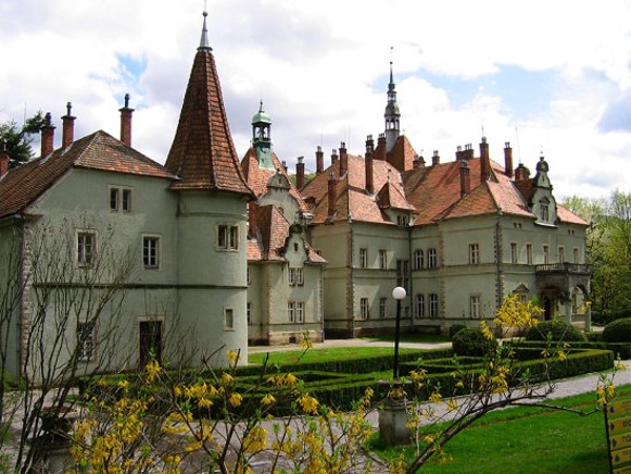 Image - The Karpaty sanatorium (formerly a hunting castle of the Schonborn family) near Chynadiieve in Transcarpathia. 