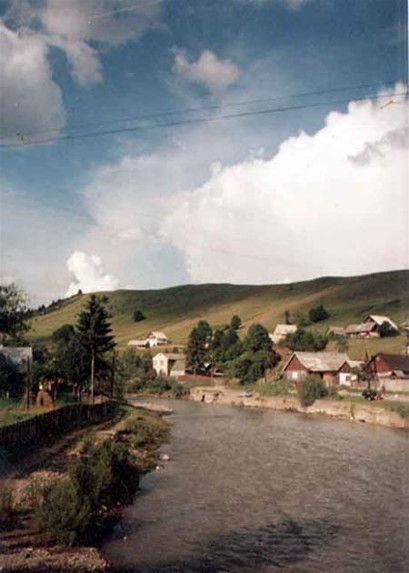 Image - The Chorna Tysa River at its confluence with the Bila Tysa near Rakhiv.