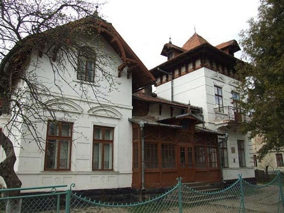 Image - Deliatyn: the building of the Marko Cheremshyna Memorial Museum.