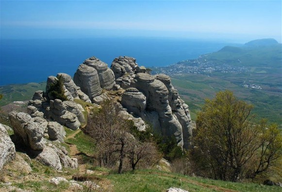 Image - The southern crest of Demerdzhi Yaila in the Crimean Mountains.