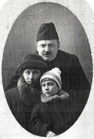 Image - Serhii Dlozhevsky (with family).