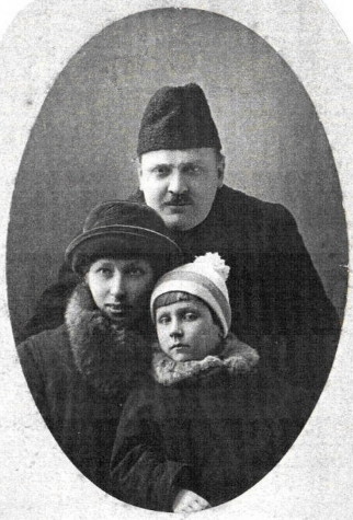 Image -- Serhii Dlozhevsky (with family).