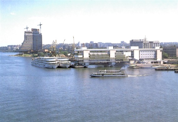 Image - A river port on the Dnipro River in the city of Dnipro.