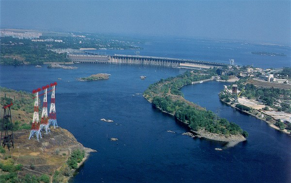 Image - A dam on the Dnipro River near Zaporizhia.