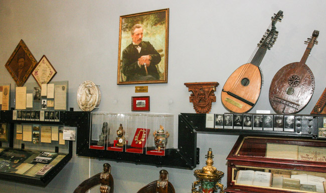 Image -- Dnipropetrovsk Historical Museum: Dmytro Yavornytsky exhibit.