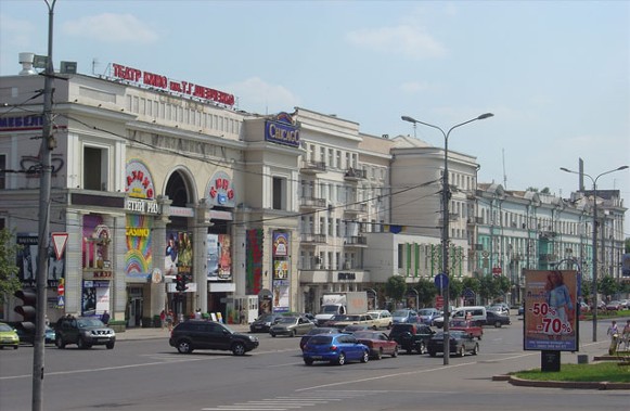 Image -- Donetsk: Artem Street in the city center.