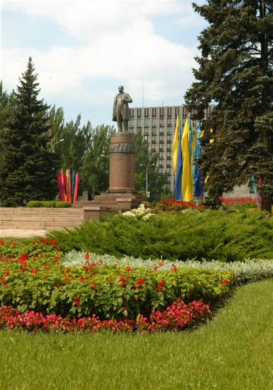 Image -- Donetsk: Taras Shevchenko monument.