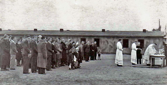 Image - Ukrainian liturgy at the DP Camp in Burgdorf (1946).