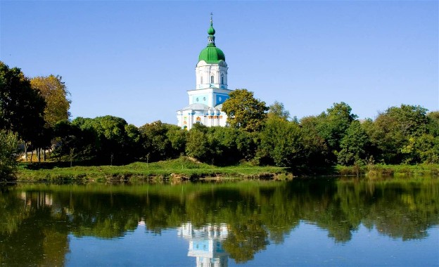 Image -- Dykanka: The Holy Trinity Church (1780).