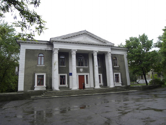 Image - Dzerzhynsk, Luhansk oblast: cultural center.