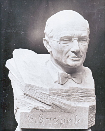 Image - Yevhen Dzyndra: a sculpture of Yevhen T. Kozak.