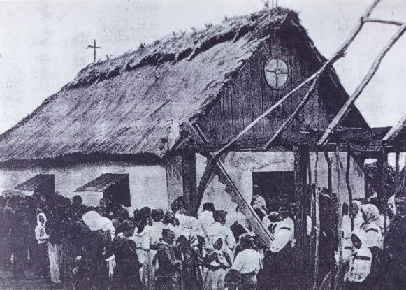 Image -- The first Ukrainian chapel built in Las Tunas, Misiones, Argentina (early 20th century).