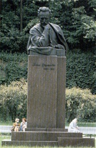 Image - Monument of Ivan Franko in Kyiv.
