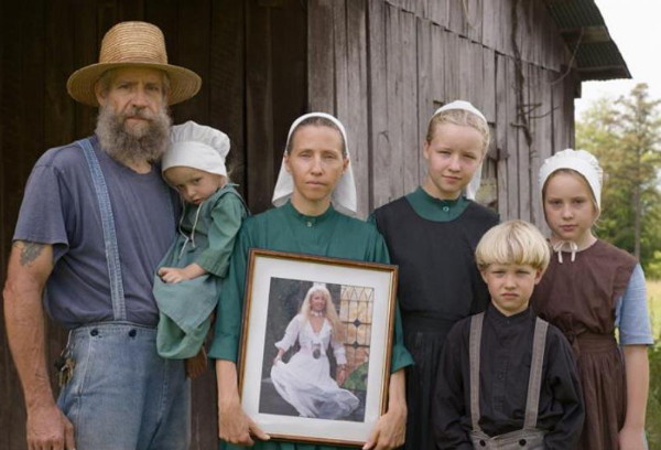 Image -- German Amish villagers in Ukraine.