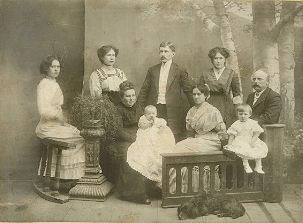 Image - German Mennonite family in Southern Ukraine (19th century).
