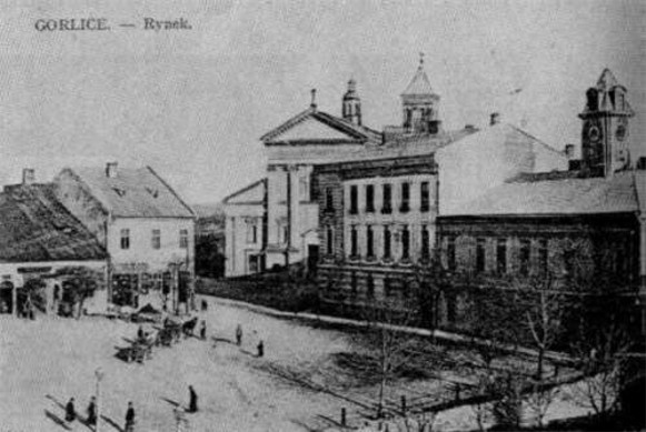 Image -- Gorlice: central square (1900s photo).