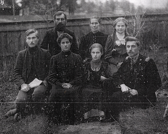 Image - Alexander Granovsky with family (1909 photo)