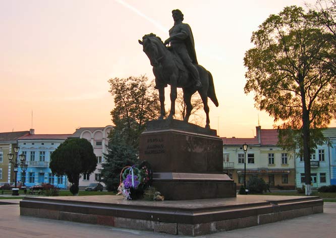 Image - Halych: the Danylo Romanovych monument.