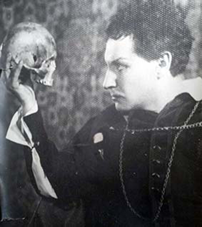 Image - Yaroslav Helias as Hamlet.