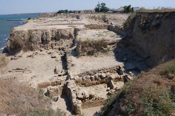 Image -- The excavated ruins of the Bosporan city of Hermonassa and later Kyivan Rus city of Tmutorokan (now Taman village, Krasnodar krai).