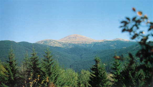 Image - A panoramic view of Mount Hoverlia, the highest peak (height 2,061 m) in the Ukrainian Carpathian Mountains.