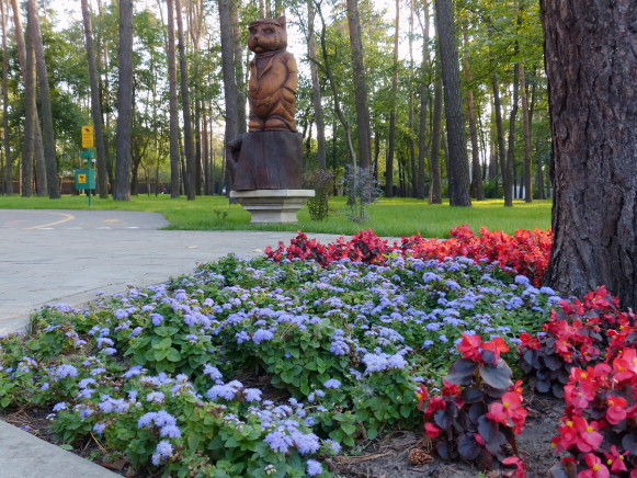 Image - Irpin, Kyiv oblast: the Pokrovsky park of wooden sculptures.