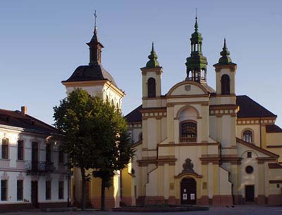 Image -- Saint Mary's Church (1729) (now art museum) IvanoFrankivsk.