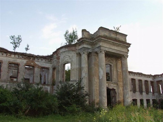 Image -- Ruins of the Sangushko palace in Iziaslav.