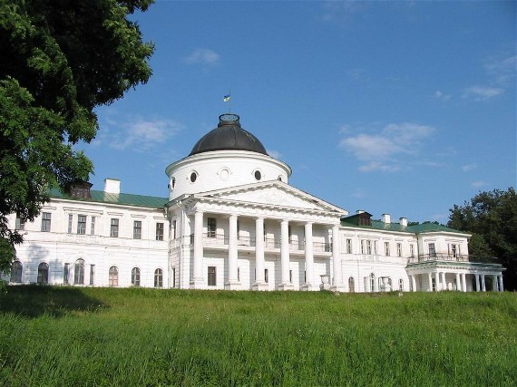 Image - The western facade of the Kachanivka palace (18th century).