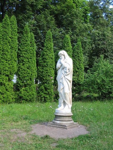 Image -- The Kachanivka park (sculpture: Winter).