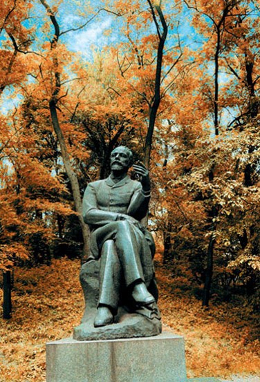 Image - Kamianka (Cherkasy oblast): Peter Tchaikovsky's monument.