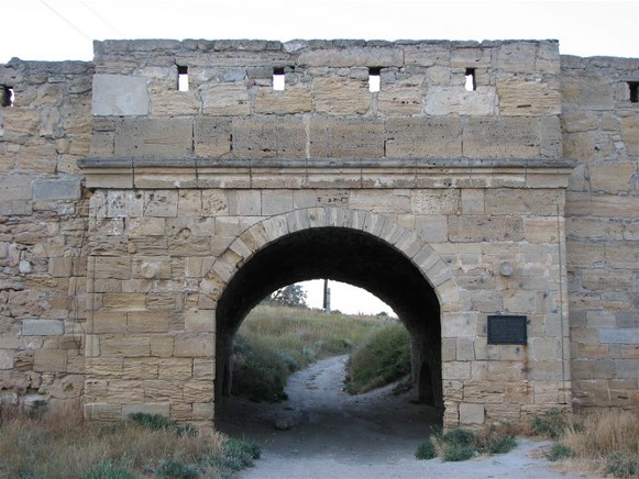 Image - Kerch: a gate of the Yenikale fortress (1706).