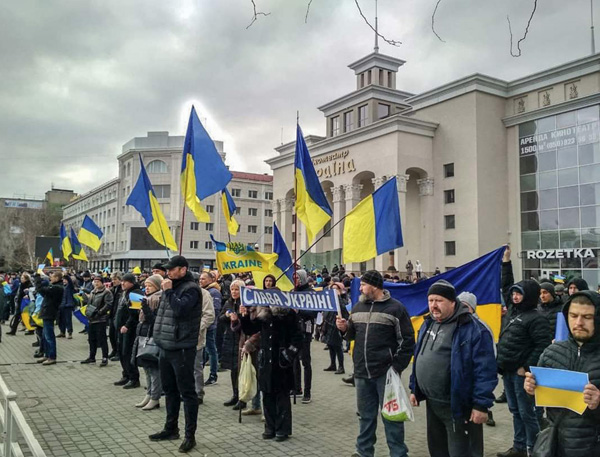 Image - Kherson: a pro-Ukrainian demonstration against Russian occupation of the city (spring 2022).