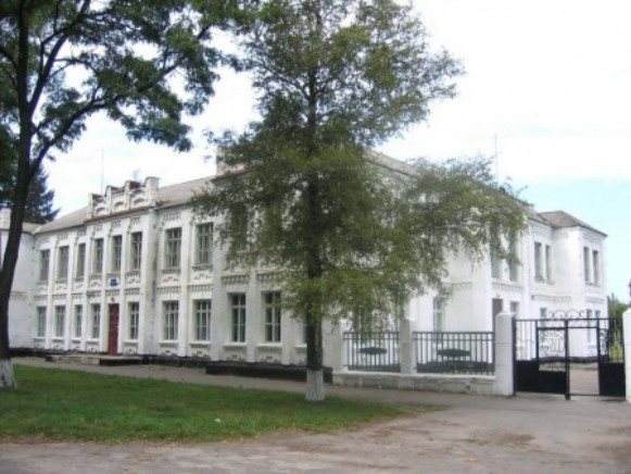 Image - The secondary school No. 1 in Khorol, Poltava oblast.